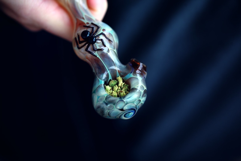 Grass pipe: what it is and how to use it