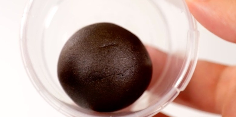 CBD hashish in the form of a malleable sphere