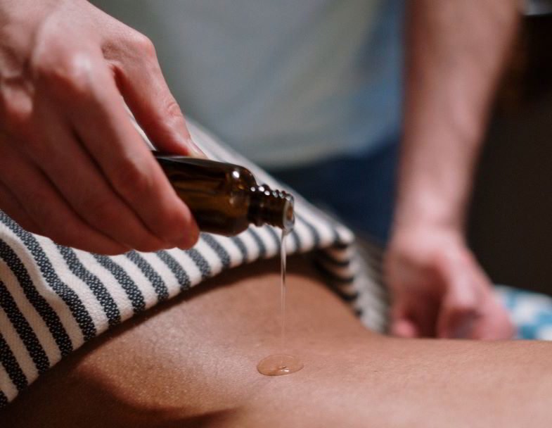 Hemp oil on the skin