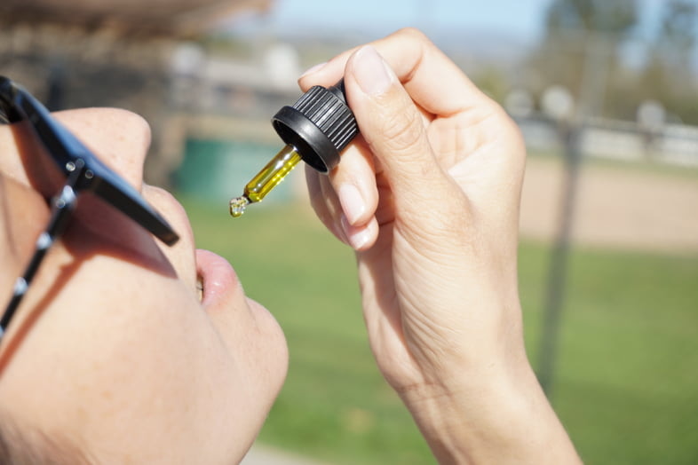 Woman taking Bedrocan drops