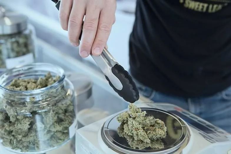 spacey-cbd does cbd make you feel spacey | Justbob
